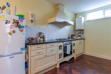 2 bed house, Newport Road, Roath, Cardiff, CF241AH - Image 1